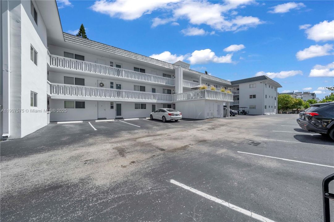 待售: $499,000 (1 贝兹, 1 浴室, 690 平方英尺)