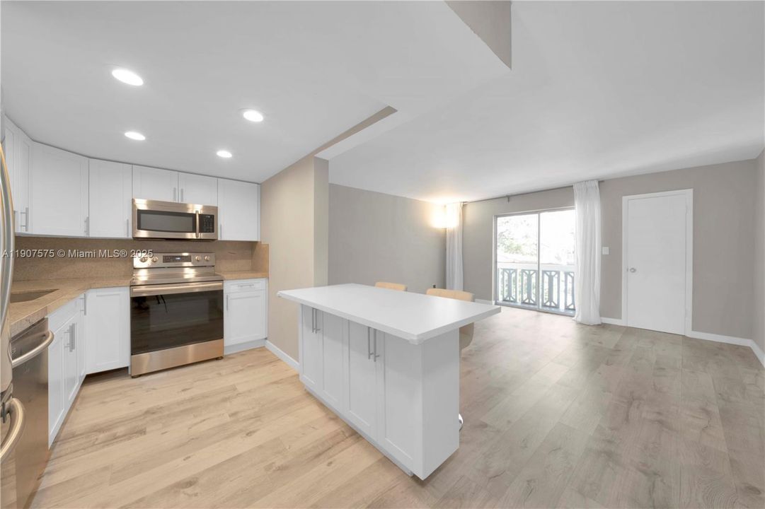 待售: $499,000 (1 贝兹, 1 浴室, 690 平方英尺)