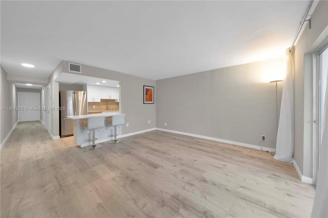 待售: $499,000 (1 贝兹, 1 浴室, 690 平方英尺)