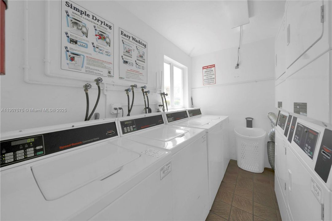 待售: $499,000 (1 贝兹, 1 浴室, 690 平方英尺)