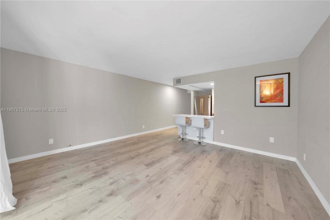 待售: $499,000 (1 贝兹, 1 浴室, 690 平方英尺)