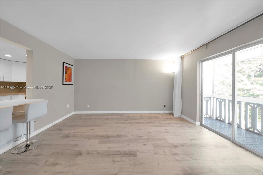 待售: $499,000 (1 贝兹, 1 浴室, 690 平方英尺)