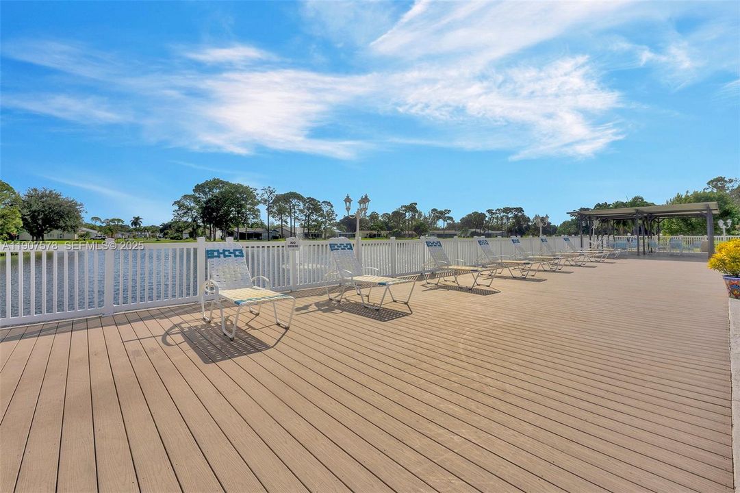 For Sale: $160,000 (2 beds, 2 baths, 922 Square Feet)