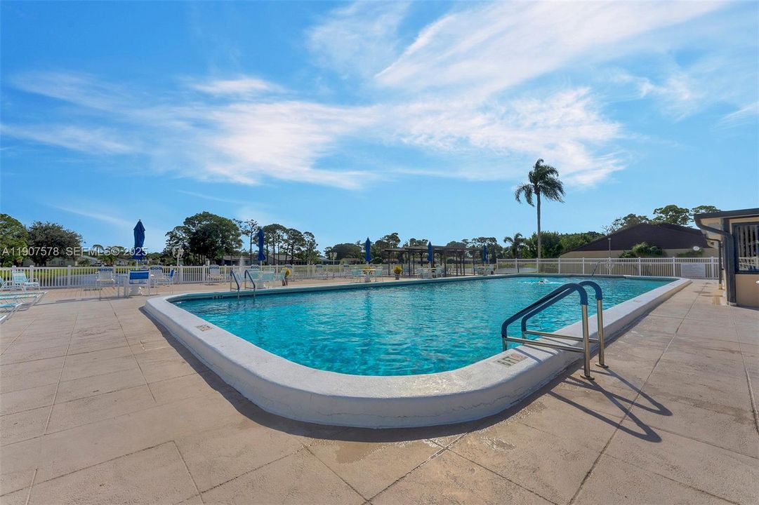 For Sale: $160,000 (2 beds, 2 baths, 922 Square Feet)