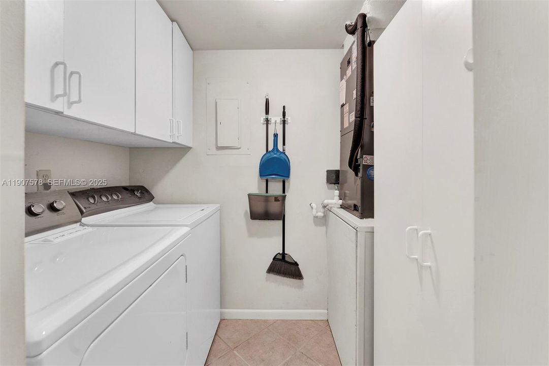 For Sale: $160,000 (2 beds, 2 baths, 922 Square Feet)