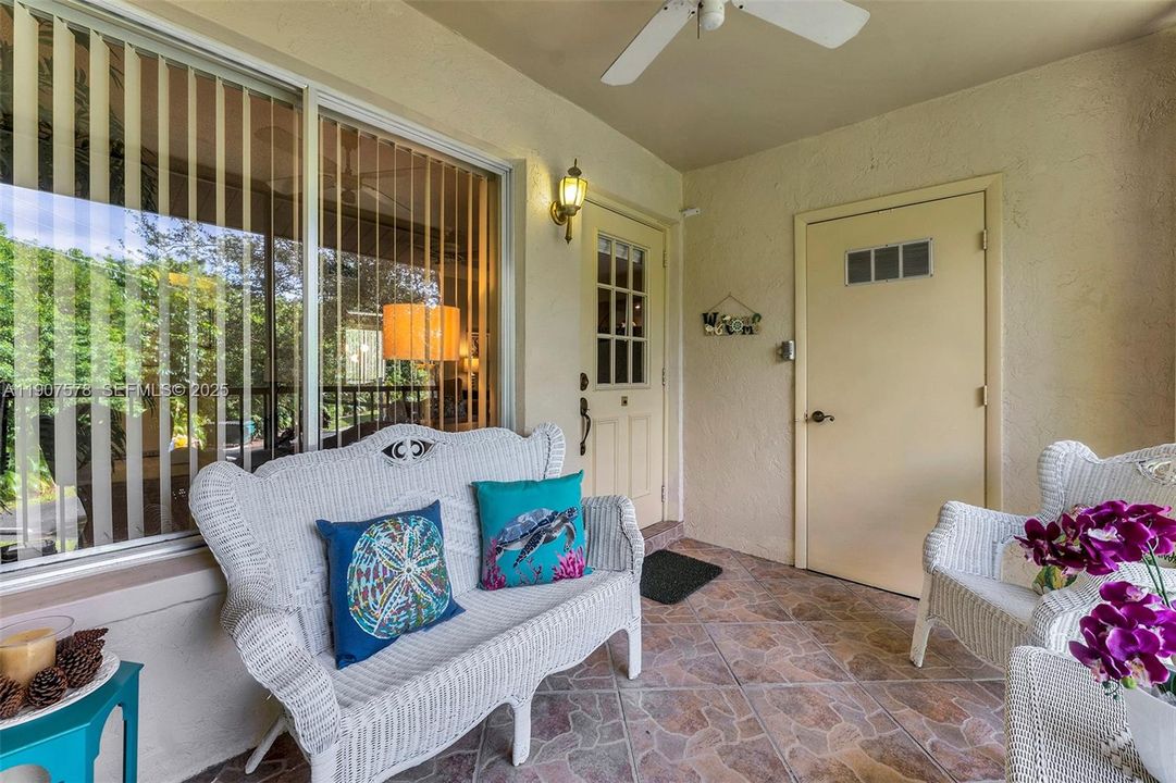 For Sale: $160,000 (2 beds, 2 baths, 922 Square Feet)