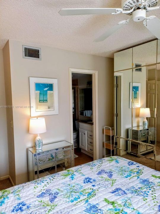 For Sale: $160,000 (2 beds, 2 baths, 922 Square Feet)