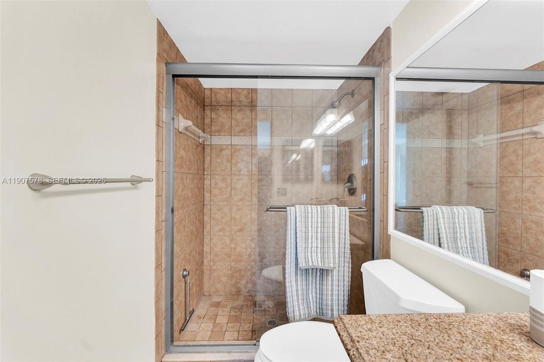 For Sale: $160,000 (2 beds, 2 baths, 922 Square Feet)