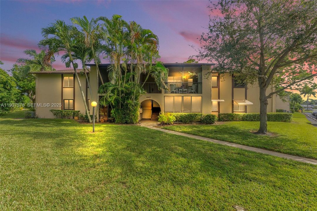 For Sale: $160,000 (2 beds, 2 baths, 922 Square Feet)