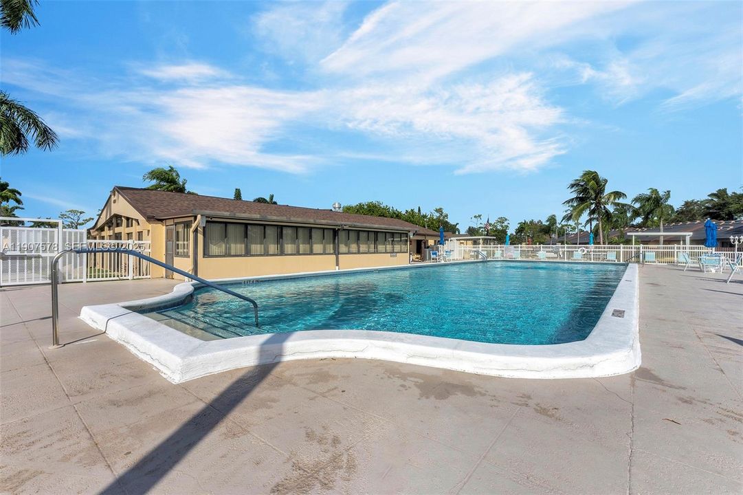 For Sale: $160,000 (2 beds, 2 baths, 922 Square Feet)