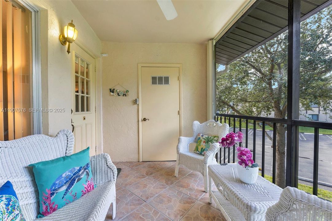 For Sale: $160,000 (2 beds, 2 baths, 922 Square Feet)