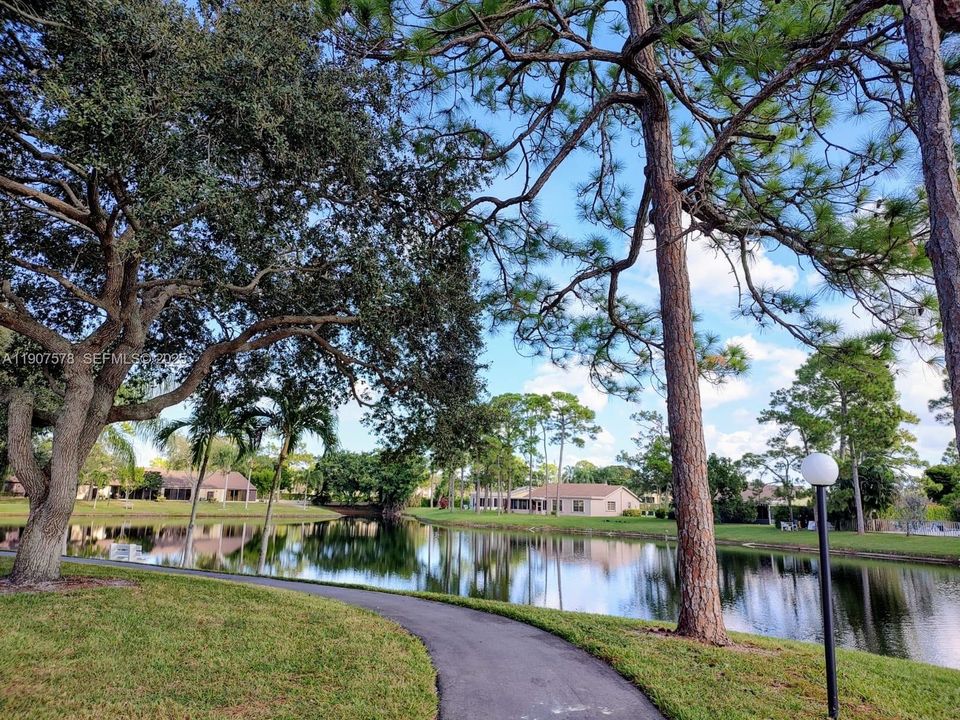 For Sale: $160,000 (2 beds, 2 baths, 922 Square Feet)