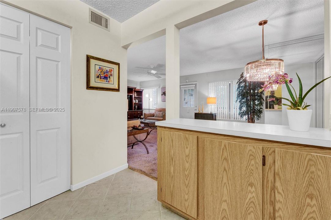 For Sale: $160,000 (2 beds, 2 baths, 922 Square Feet)