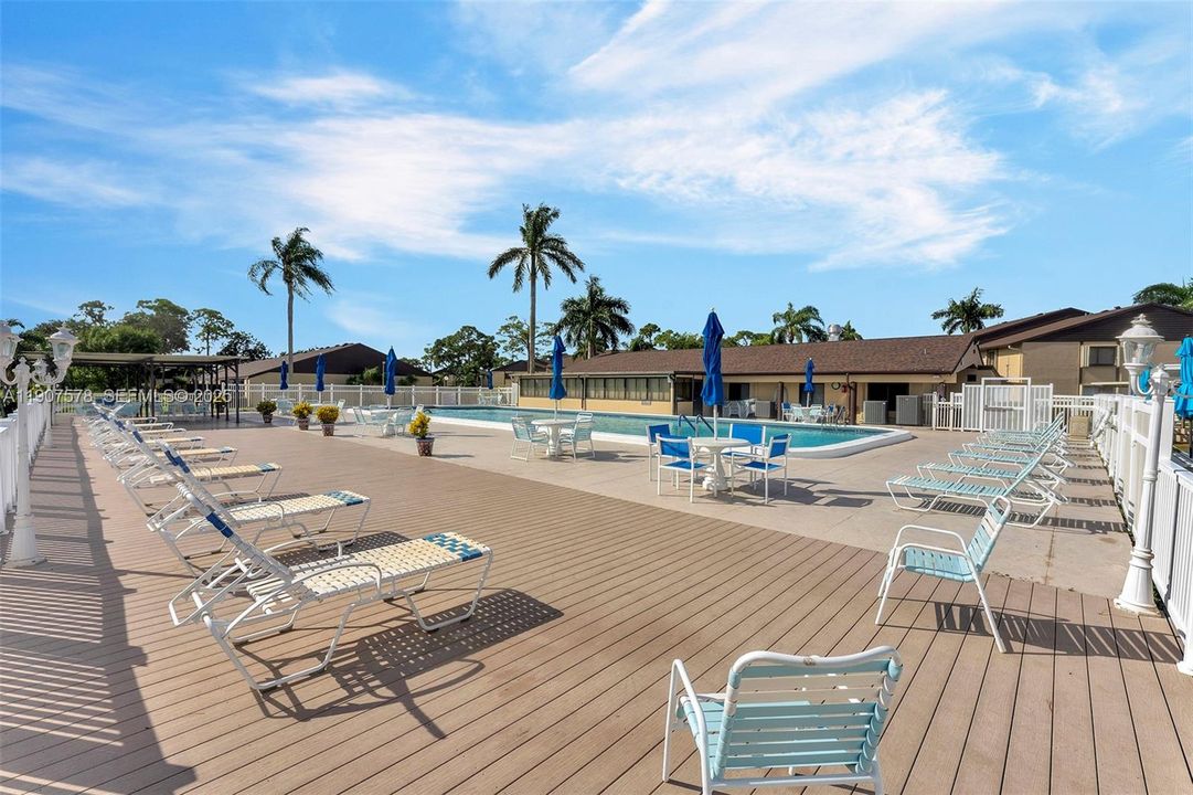 For Sale: $160,000 (2 beds, 2 baths, 922 Square Feet)