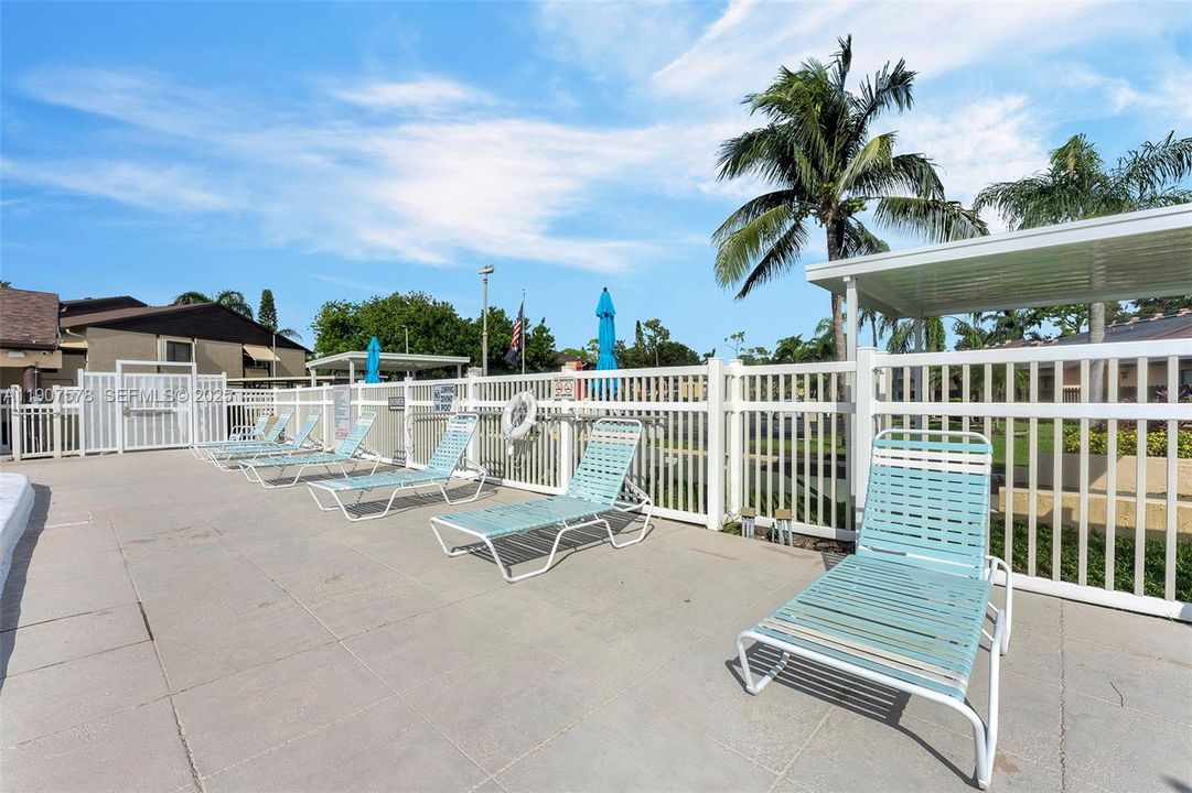 For Sale: $160,000 (2 beds, 2 baths, 922 Square Feet)
