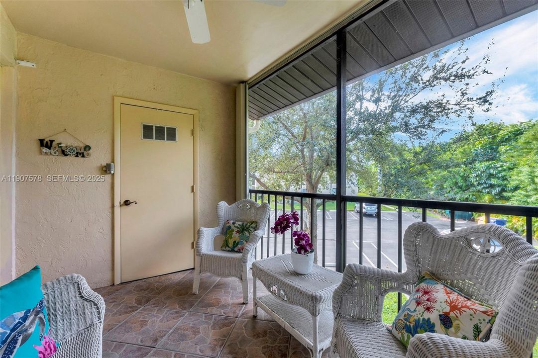 For Sale: $160,000 (2 beds, 2 baths, 922 Square Feet)