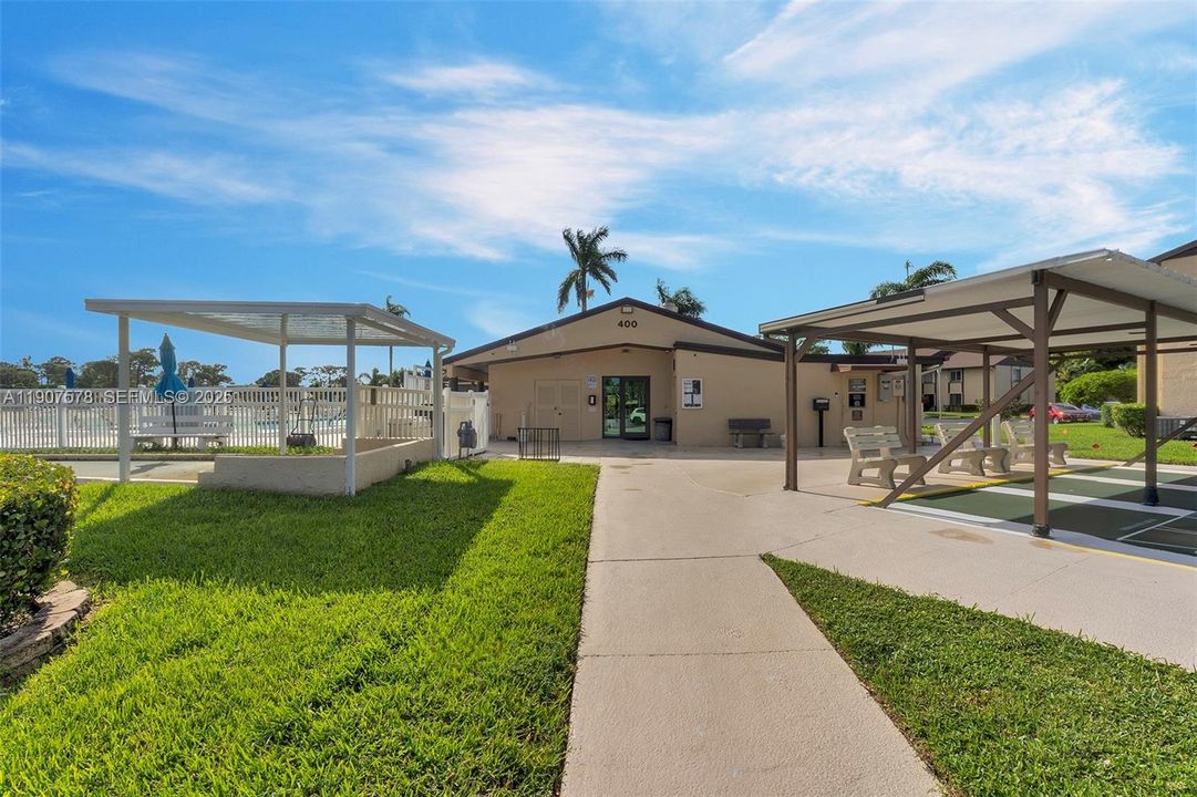 For Sale: $160,000 (2 beds, 2 baths, 922 Square Feet)