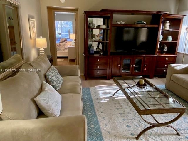 For Sale: $160,000 (2 beds, 2 baths, 922 Square Feet)