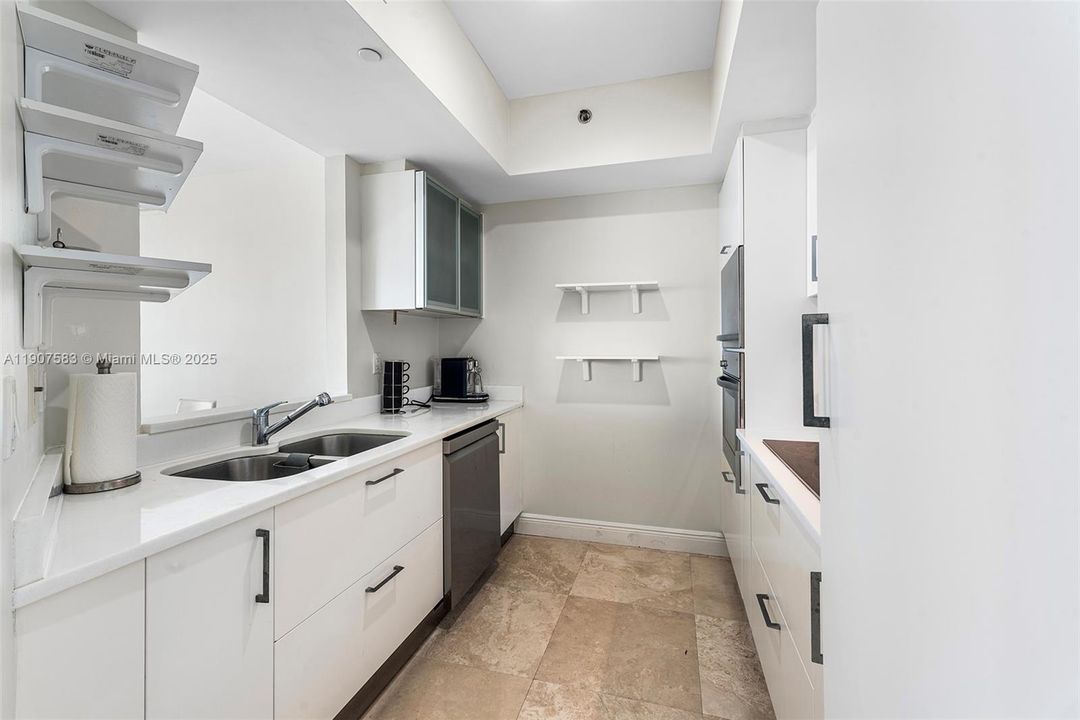 出租: $10,000 (2 贝兹, 2 浴室, 1370 平方英尺)