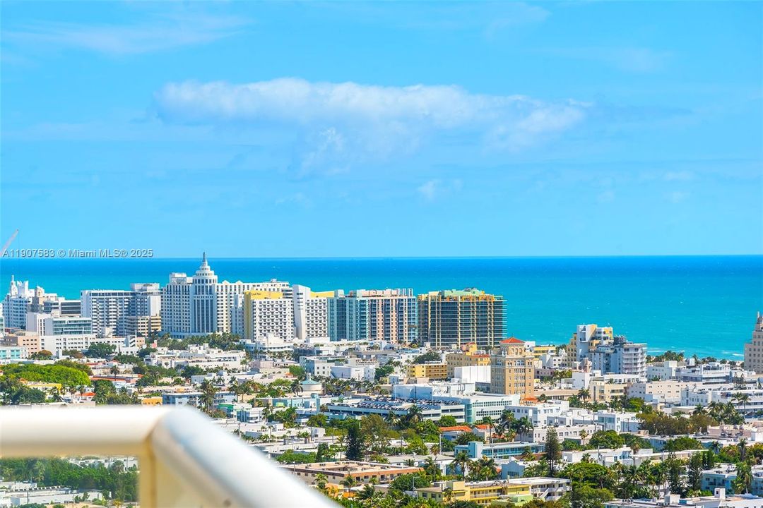 出租: $10,000 (2 贝兹, 2 浴室, 1370 平方英尺)