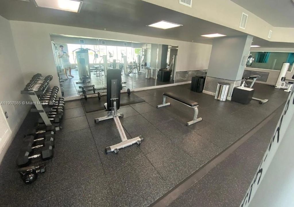 待售: $285,000 (1 贝兹, 1 浴室, 720 平方英尺)