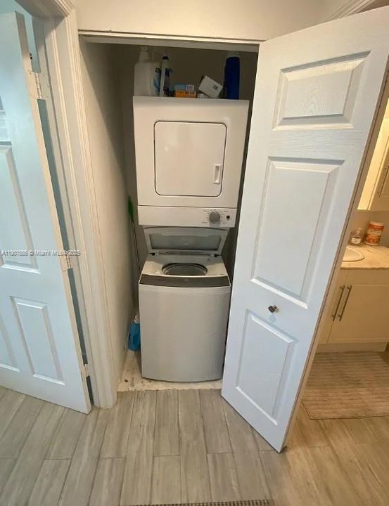 待售: $285,000 (1 贝兹, 1 浴室, 720 平方英尺)