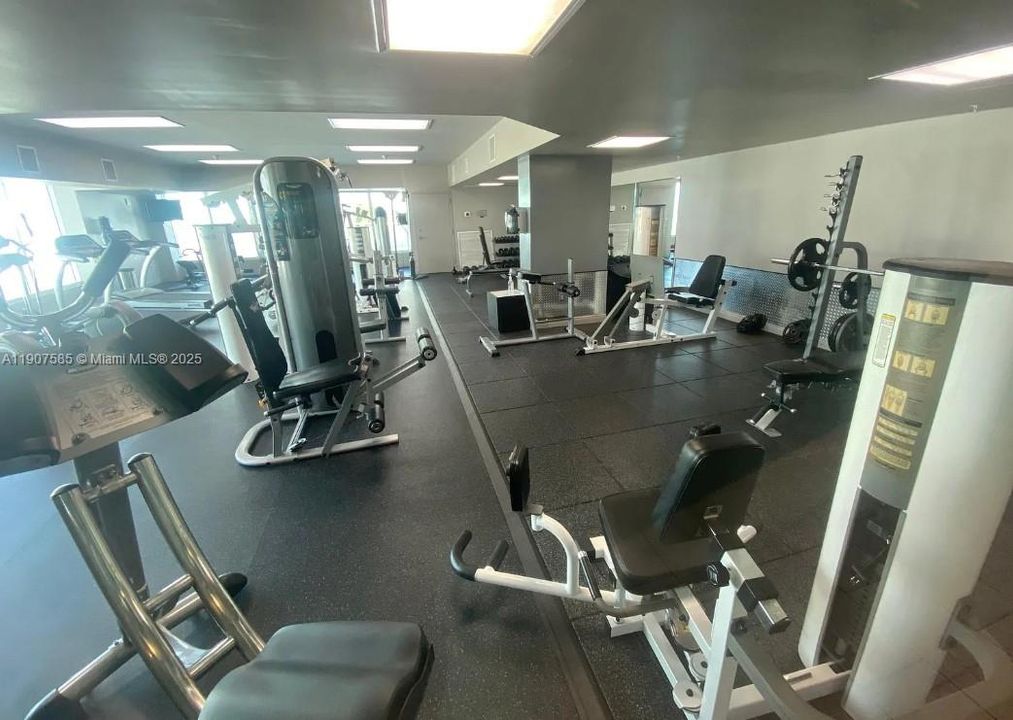 待售: $285,000 (1 贝兹, 1 浴室, 720 平方英尺)