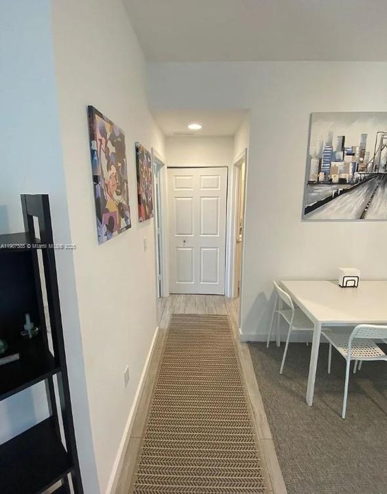 待售: $285,000 (1 贝兹, 1 浴室, 720 平方英尺)