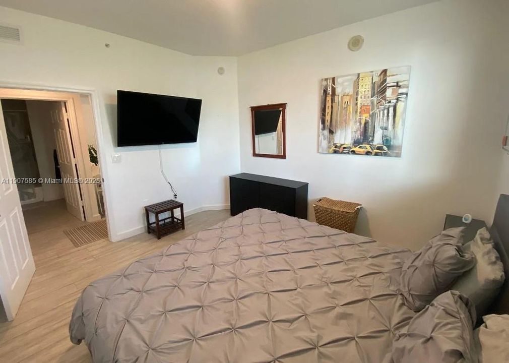 待售: $285,000 (1 贝兹, 1 浴室, 720 平方英尺)