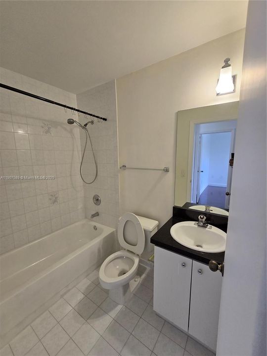 Под контрактом: $2,600 (3 спален, 2 ванн, 1320 Квадратных фут)