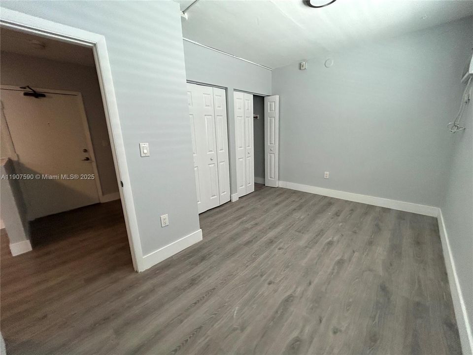 Active With Contract: $2,400 (2 beds, 2 baths, 800 Square Feet)