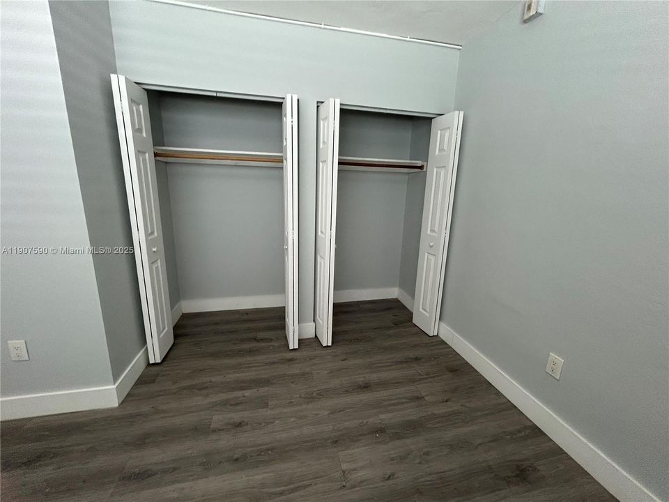 Active With Contract: $2,400 (2 beds, 2 baths, 800 Square Feet)