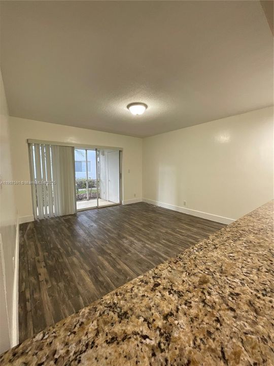 出租: $1,600 (1 贝兹, 1 浴室, 615 平方英尺)