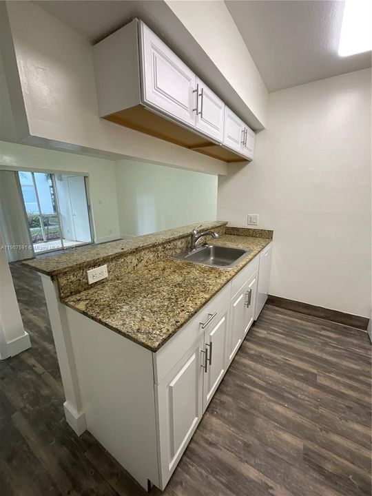 出租: $1,600 (1 贝兹, 1 浴室, 615 平方英尺)