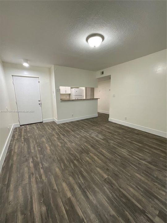 出租: $1,600 (1 贝兹, 1 浴室, 615 平方英尺)