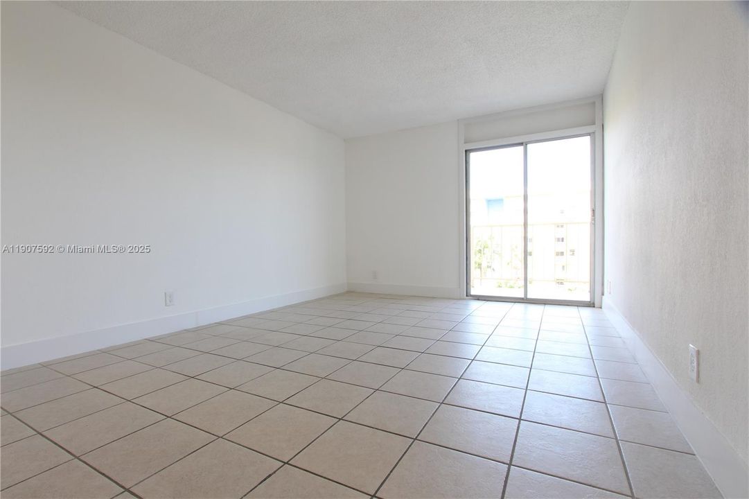 Recently Rented: $1,800 (1 beds, 1 baths, 598 Square Feet)