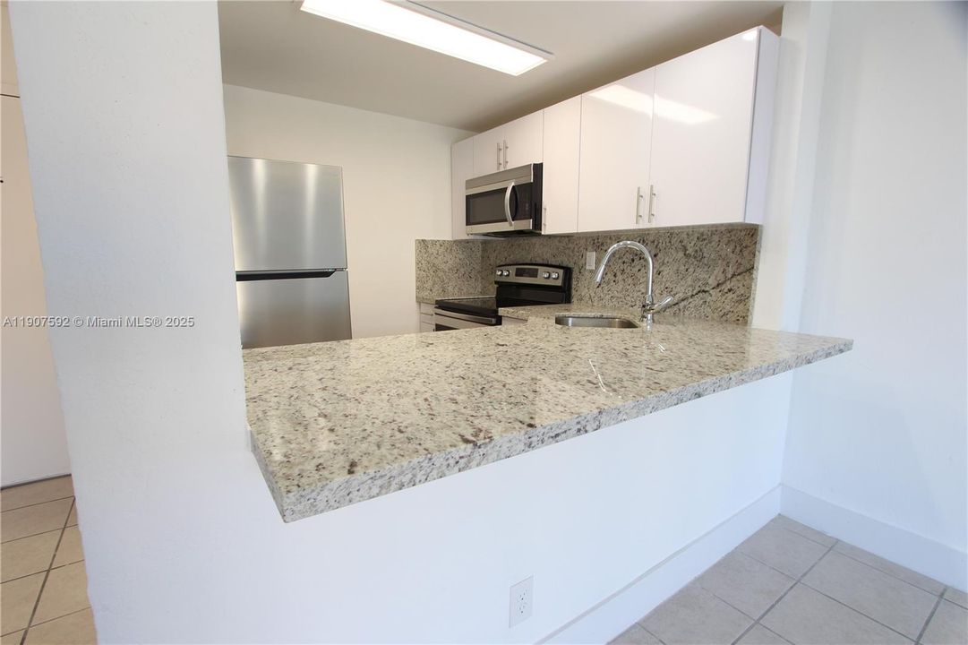 Recently Rented: $1,800 (1 beds, 1 baths, 598 Square Feet)