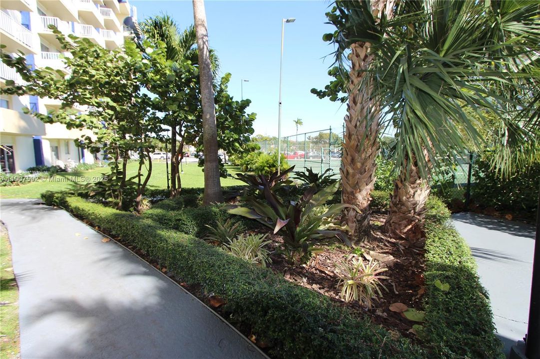 Recently Rented: $1,800 (1 beds, 1 baths, 598 Square Feet)