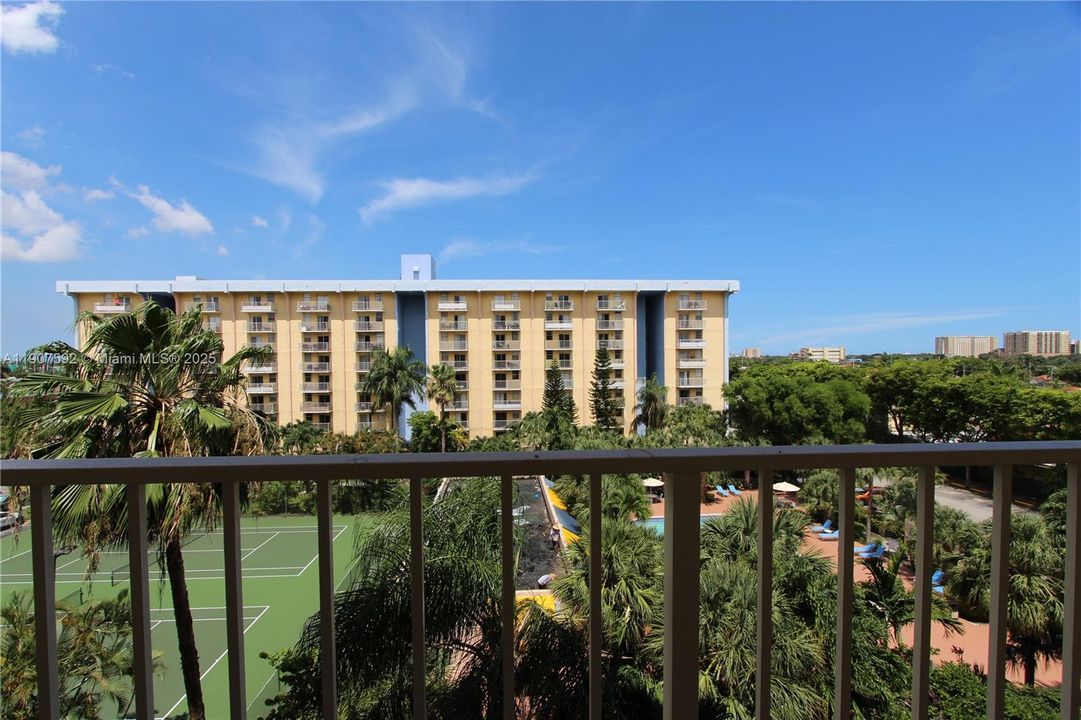 Recently Rented: $1,800 (1 beds, 1 baths, 598 Square Feet)