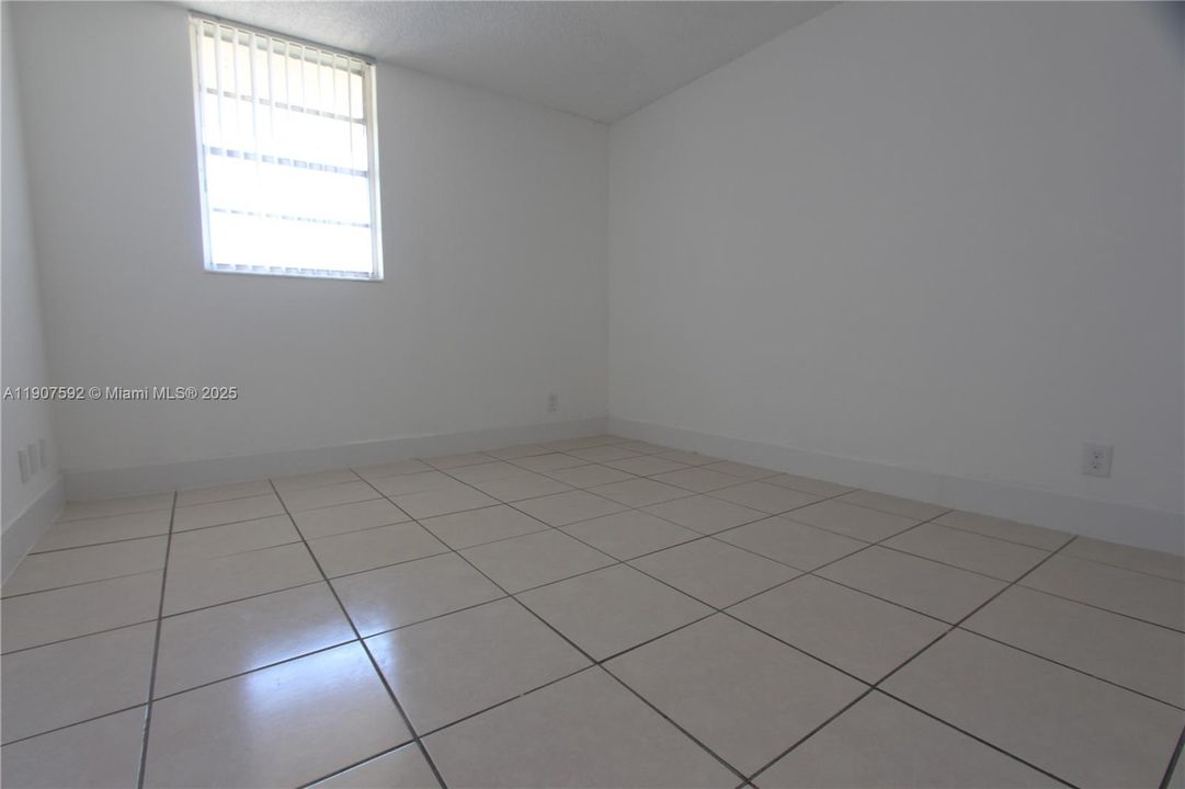 Recently Rented: $1,800 (1 beds, 1 baths, 598 Square Feet)