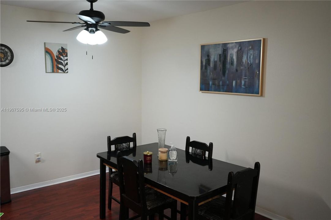 For Sale: $179,000 (1 beds, 1 baths, 670 Square Feet)