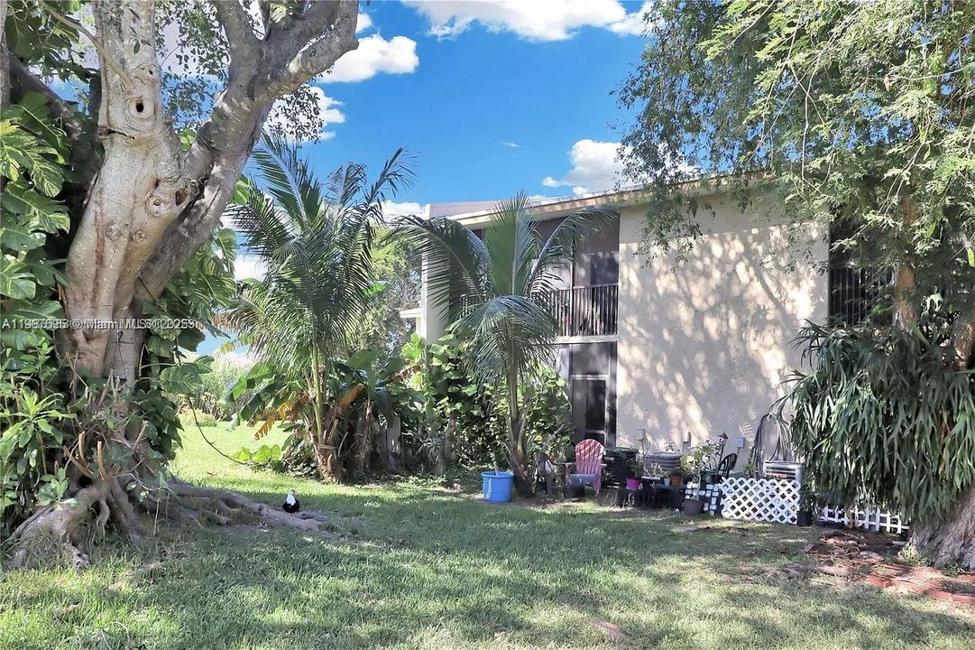 For Sale: $179,000 (1 beds, 1 baths, 670 Square Feet)