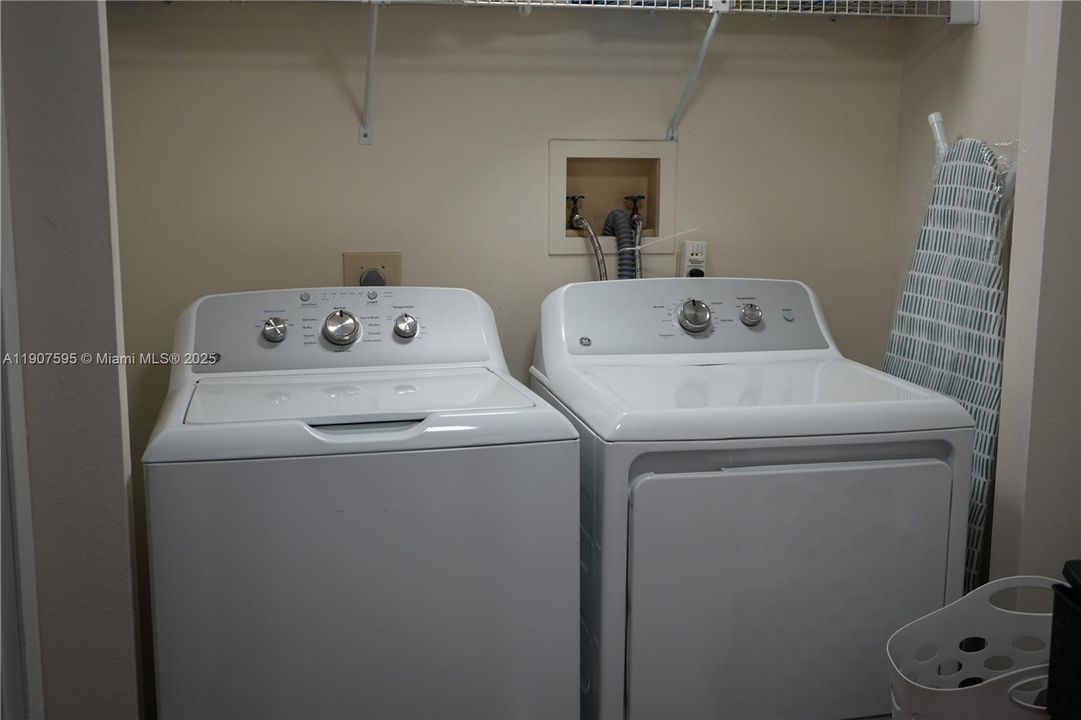 For Sale: $179,000 (1 beds, 1 baths, 670 Square Feet)