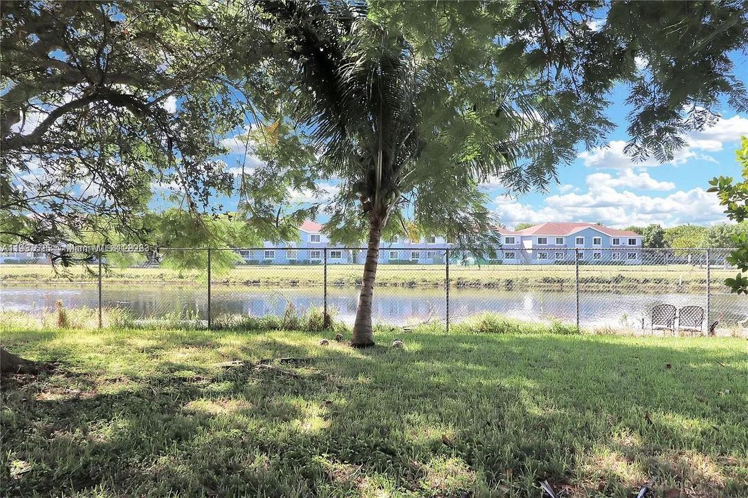 For Sale: $179,000 (1 beds, 1 baths, 670 Square Feet)