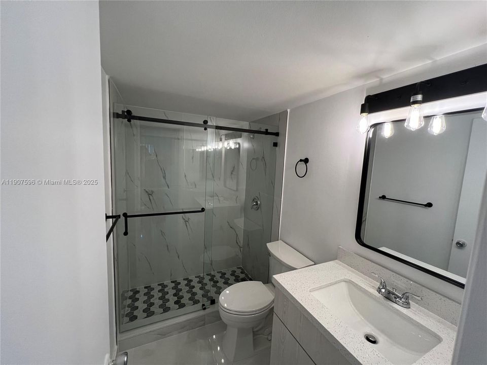 For Sale: $304,900 (2 beds, 2 baths, 980 Square Feet)
