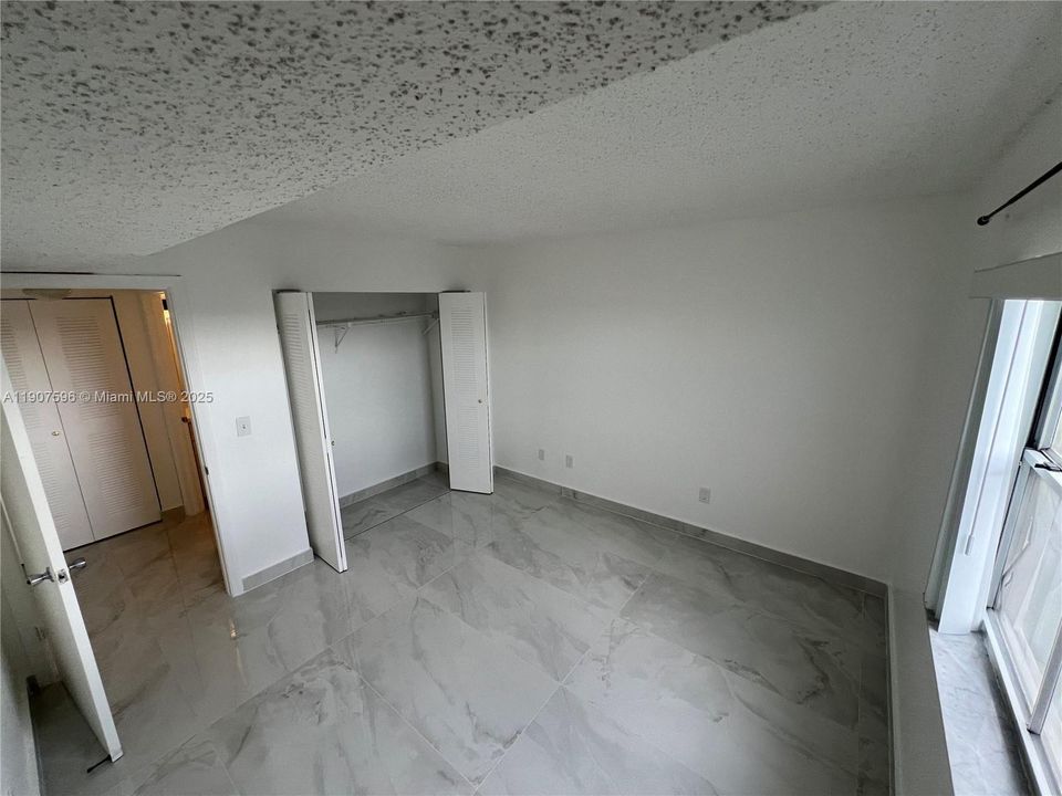 For Sale: $304,900 (2 beds, 2 baths, 980 Square Feet)