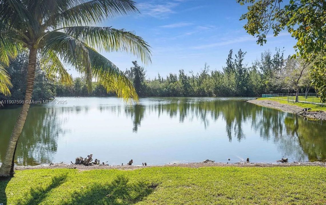 For Sale: $304,900 (2 beds, 2 baths, 980 Square Feet)