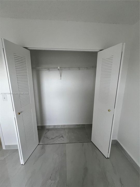 For Sale: $304,900 (2 beds, 2 baths, 980 Square Feet)