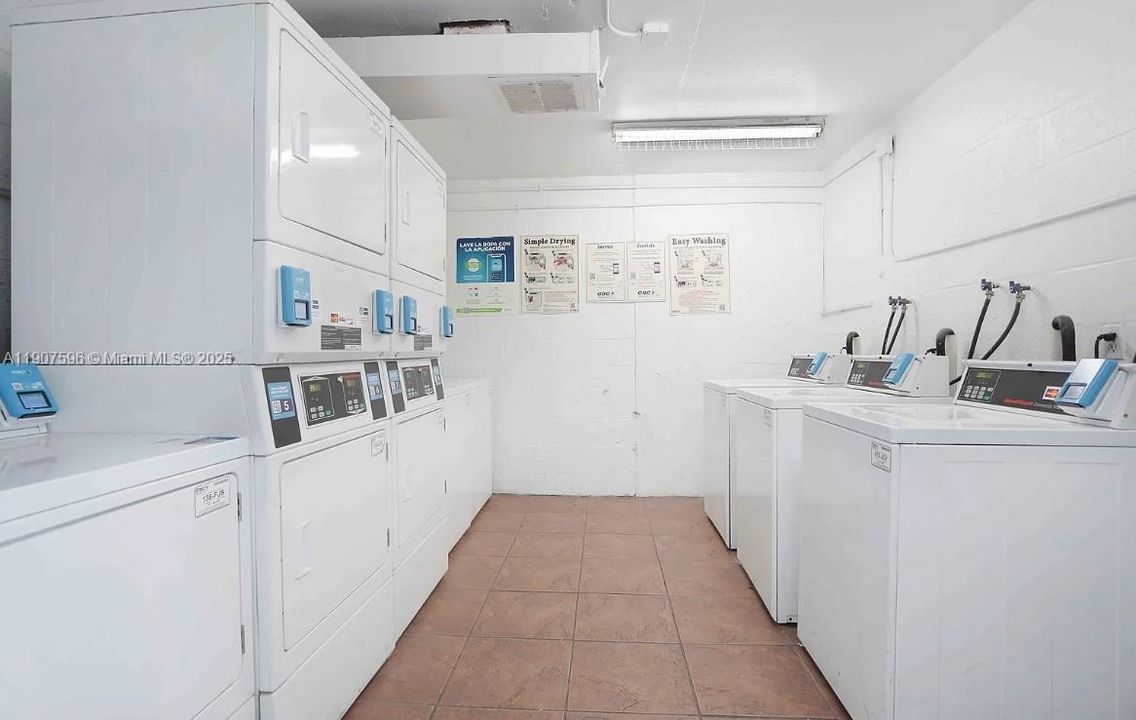 For Sale: $304,900 (2 beds, 2 baths, 980 Square Feet)