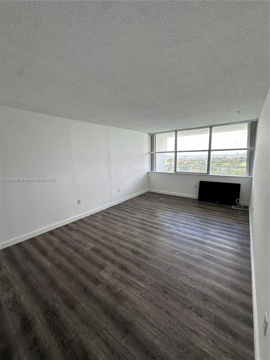 Под контрактом: $3,800 (2 спален, 2 ванн, 1442 Квадратных фут)